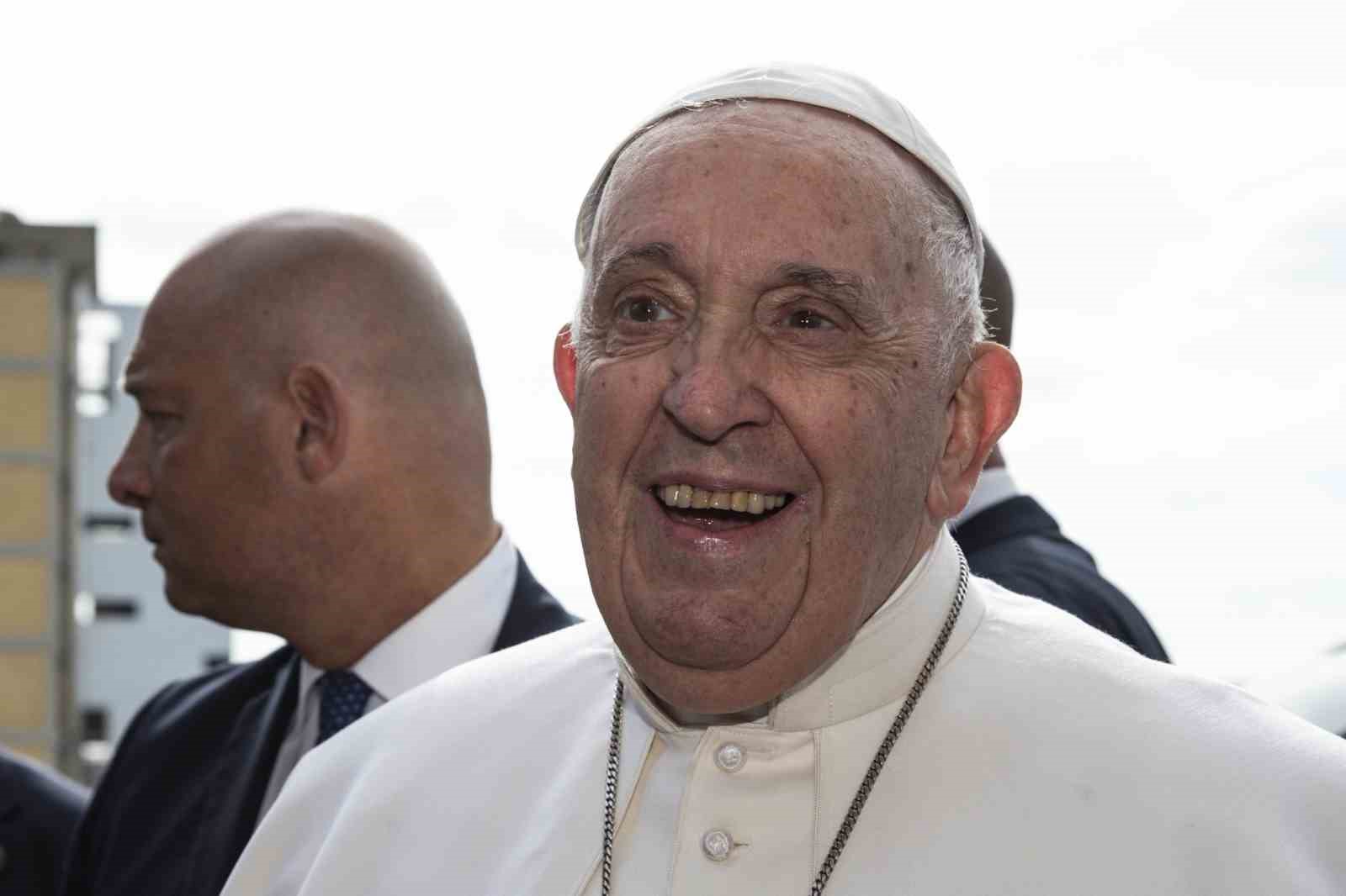 Papa Francis hastaneden taburcu oldu: “Hala hayattayım”