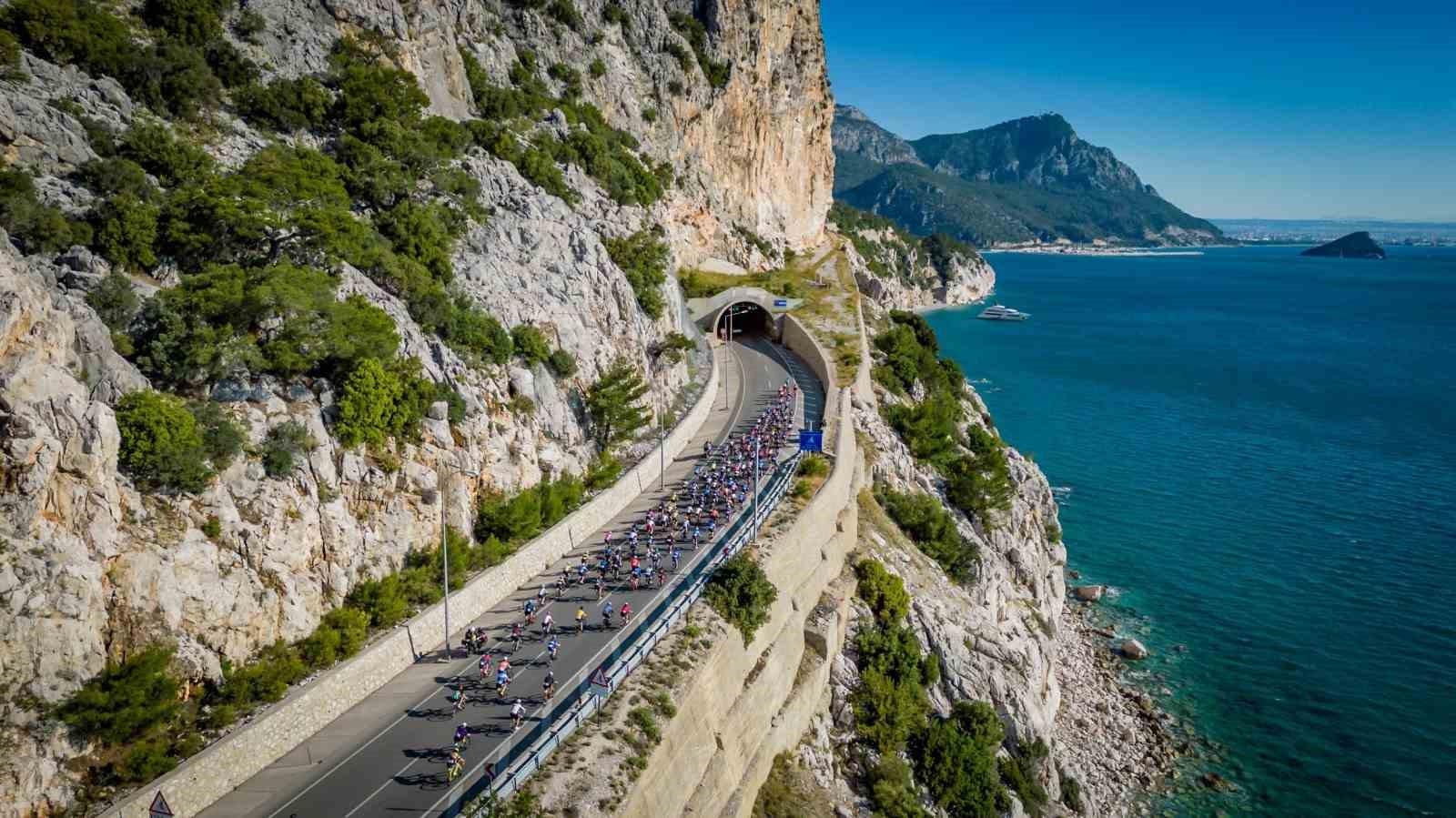 AKRA GRAN FONDO ANTALYA YARIŞINDA PEDALLAR KEMER’DE İYİLİK İÇİN DÖNDÜ.