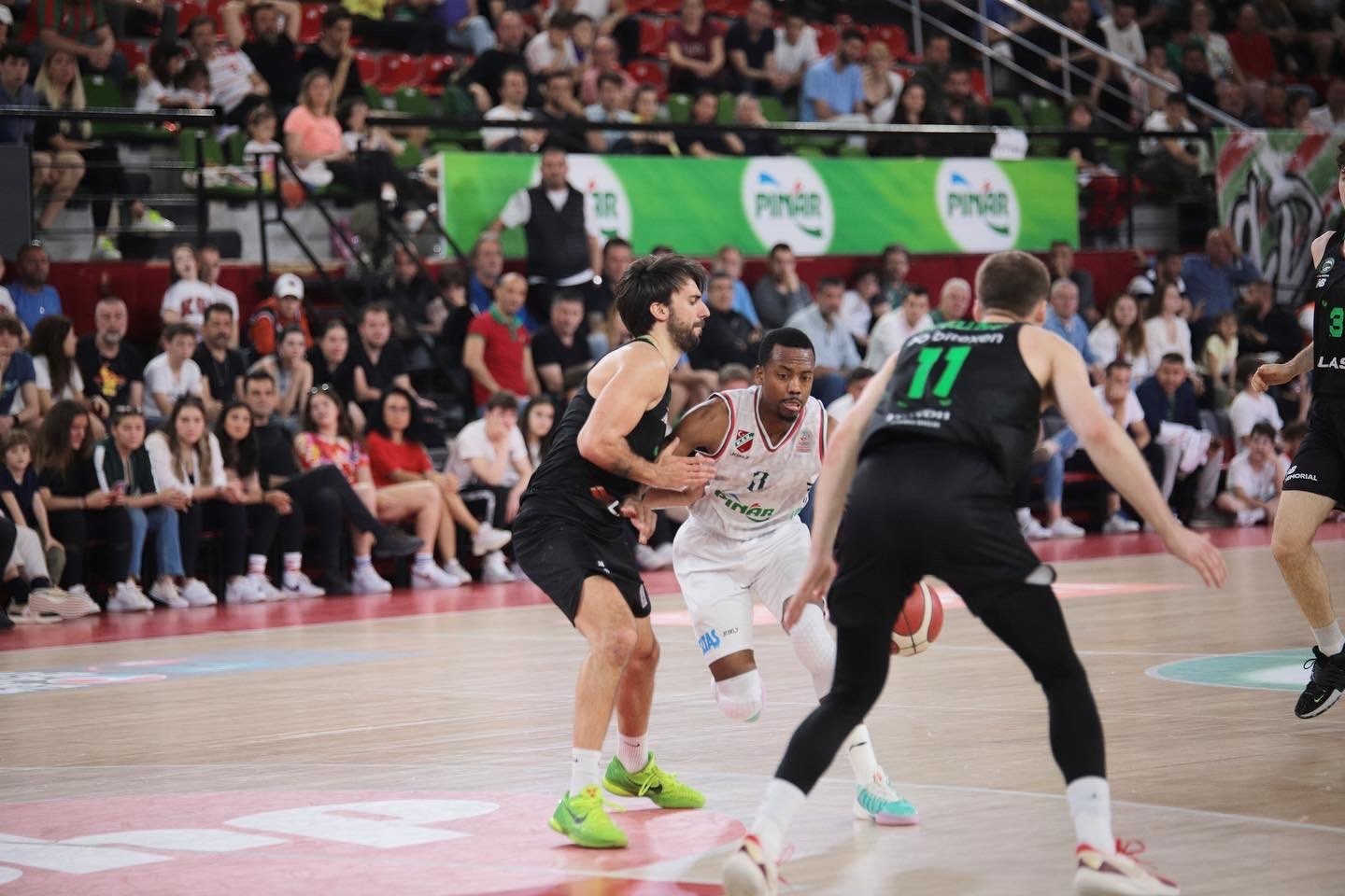 PINAR KARŞIYAKALI ERİC MCCOLLUM, HAFTANIN OYUNCUSU SEÇİLDİ