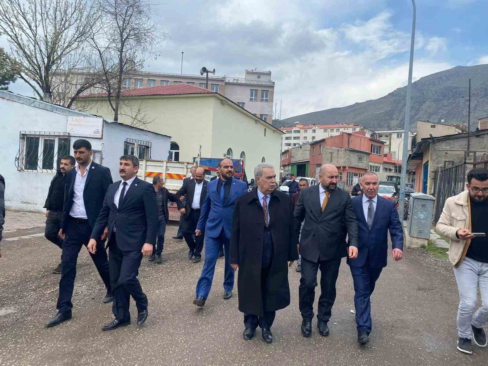 MHP’NİN ERZURUM MİLLETVEKİLİ ADAYI ÖMER HALUK PİRİMOĞLU, SEÇİM ÇALIŞMALARINI SAHADA