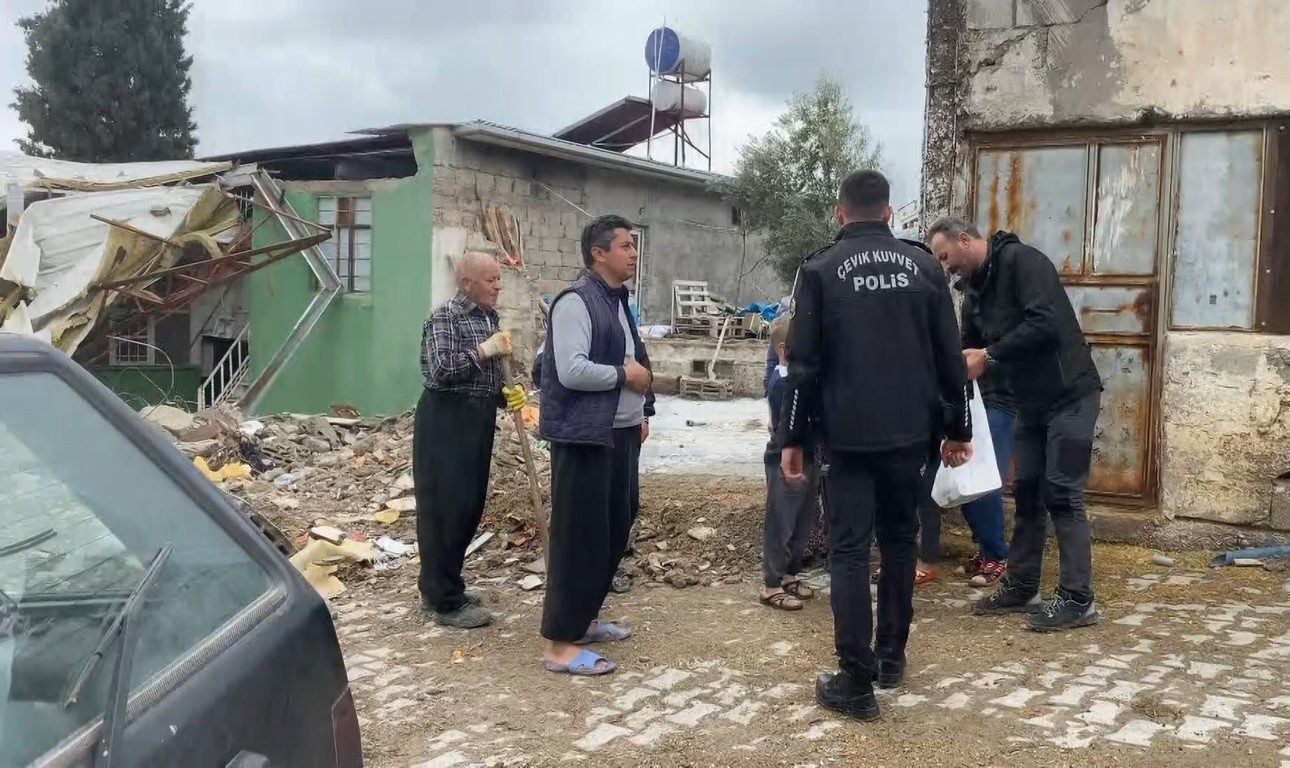 ANKARA'DAN GELEREK DEPREM BÖLGESİ KAHRAMANMARAŞ’TA GÖREV YAPAN  POLİS EKİPLERİ