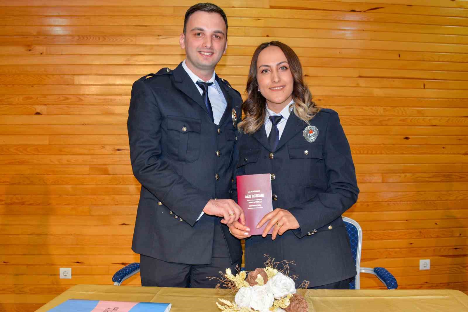 POLİS MEMURLARI AYSEL DAMAT İLE OĞULCAN AKDENİZ POLİS HAFTASINDA NİKAH