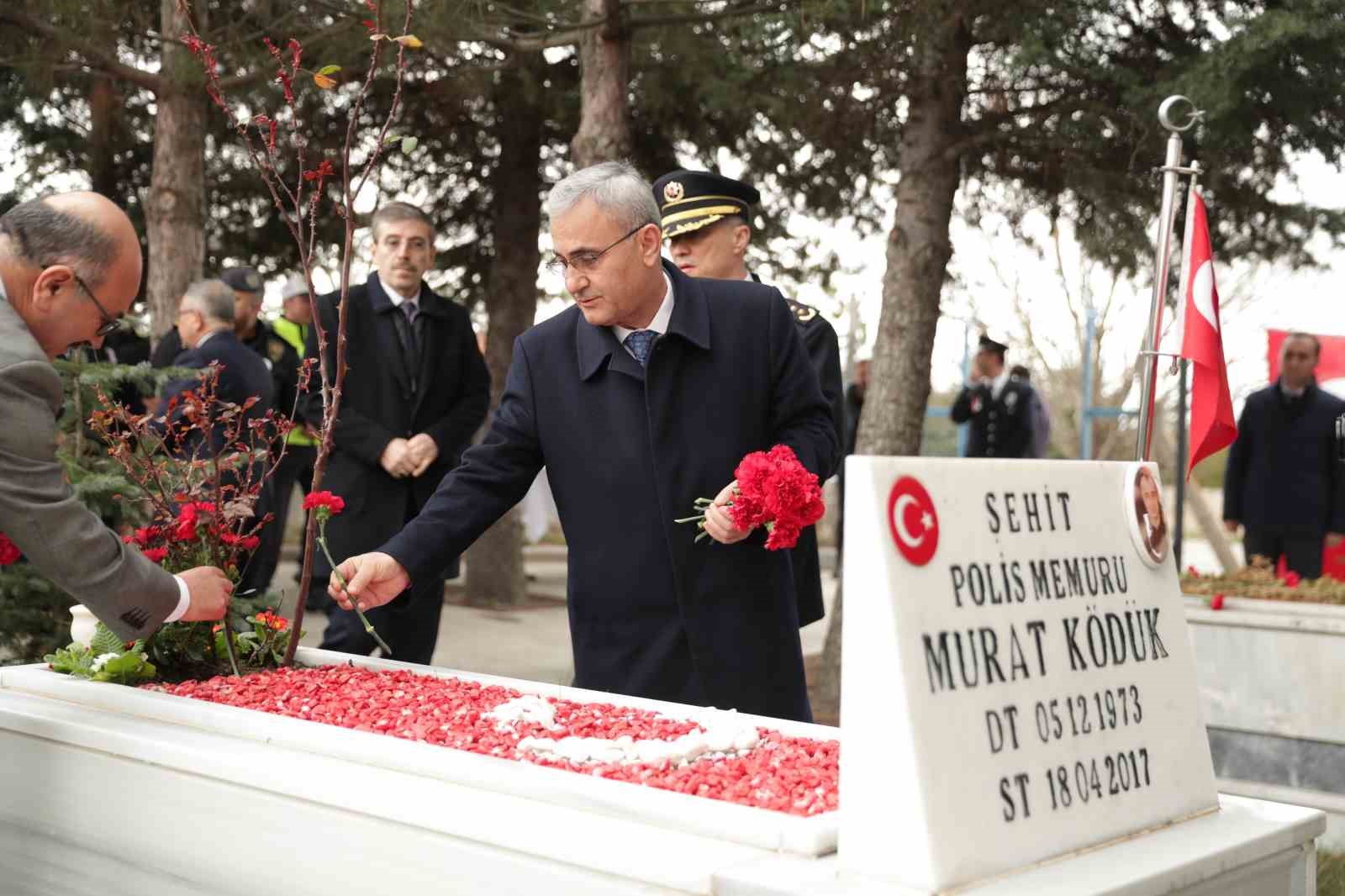 POLİS VE HAVA ŞEHİTLİĞİ’NDE ANMA PROGRAMI