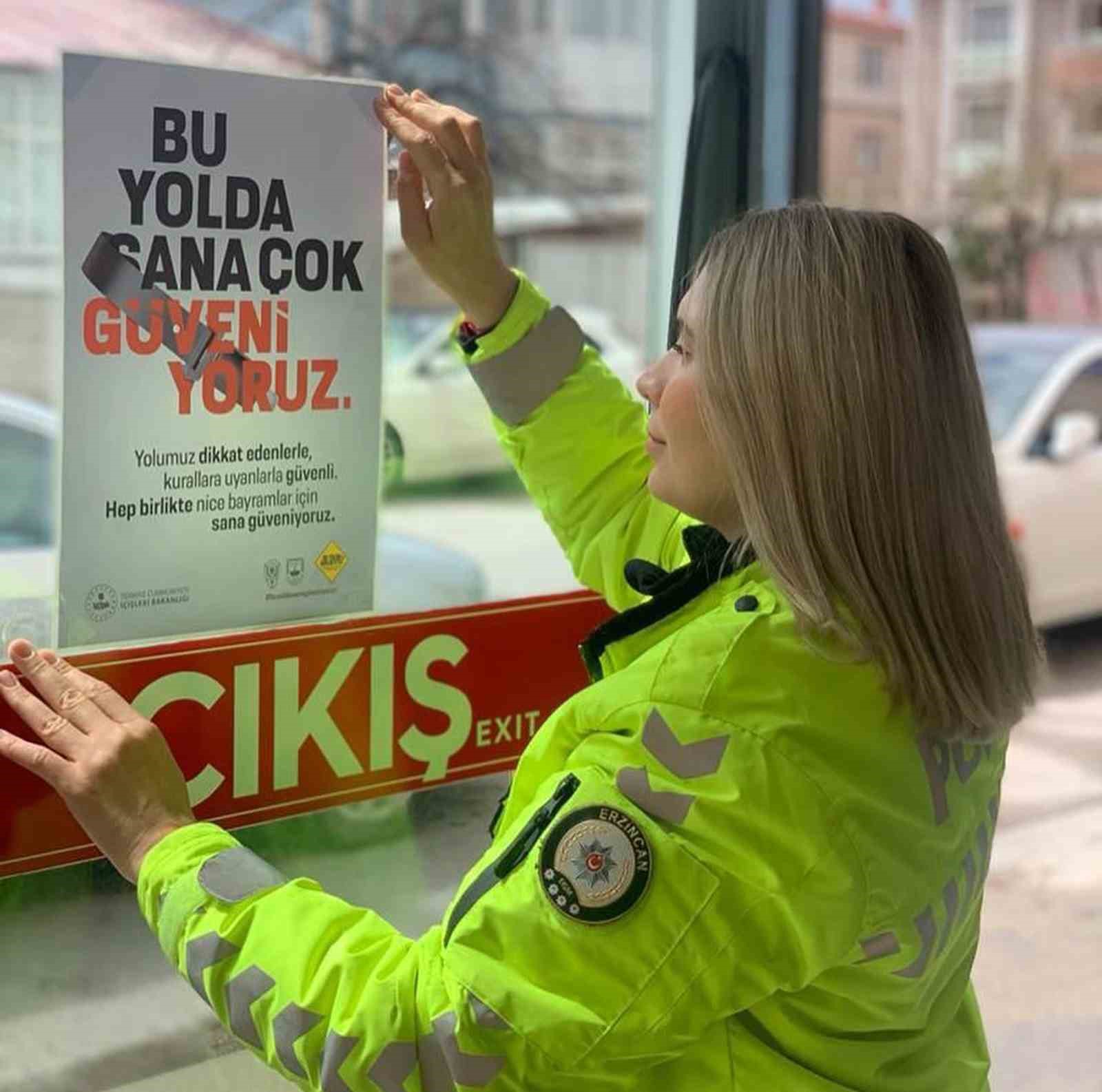 POLİSTEN TRAFİK KAZALARINA KARŞI BİLİNÇLENDİRME