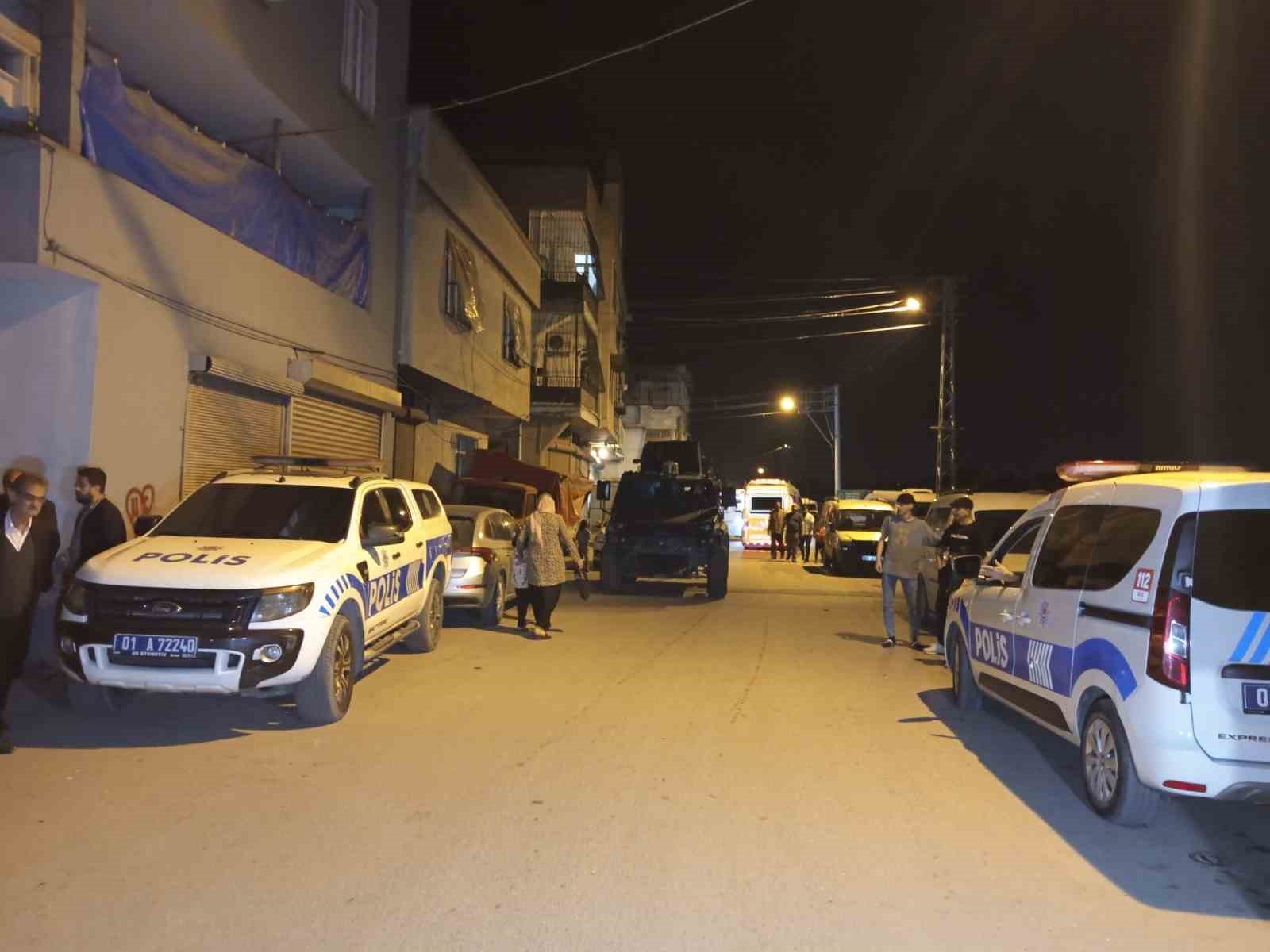 ADANA’DA POMPALI TÜFEKLE OYNAYAN ÇOCUK SİLAHLIN YANLIŞLIKLA ATEŞ ALMASI SONUCU