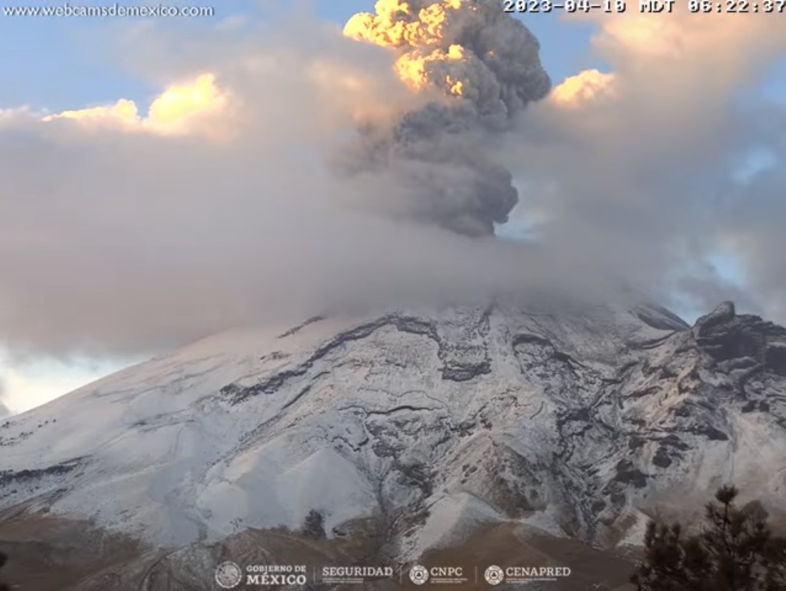 MEKSİKA’DA YER ALAN POPOCATEPETL YANARDAĞI’NDA SON 24 SAATTE 12 PATLAMA
