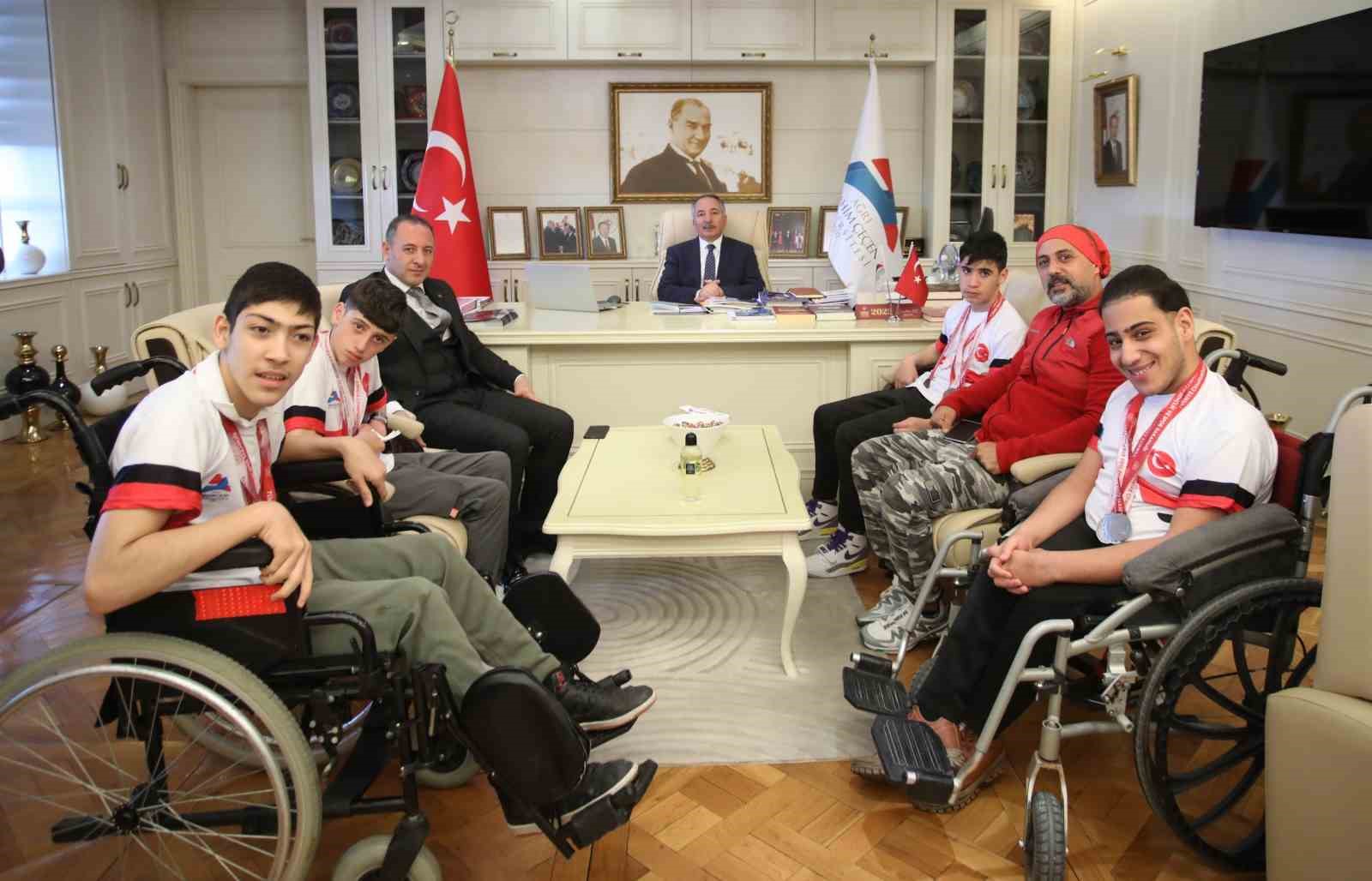 AĞRI İBRAHİM ÇEÇEN ÜNİVERSİTESİ (AİÇÜ) REKTÖRÜ PROF. DR. ABDULHALİK KARABULUT,
