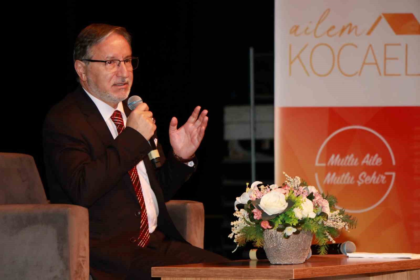 GEBZE'DE VATANDAŞLARLA SÖYLEŞİ PROGRAMINDA BİR ARAYA GELEN PROF. DR. MUSTAFA