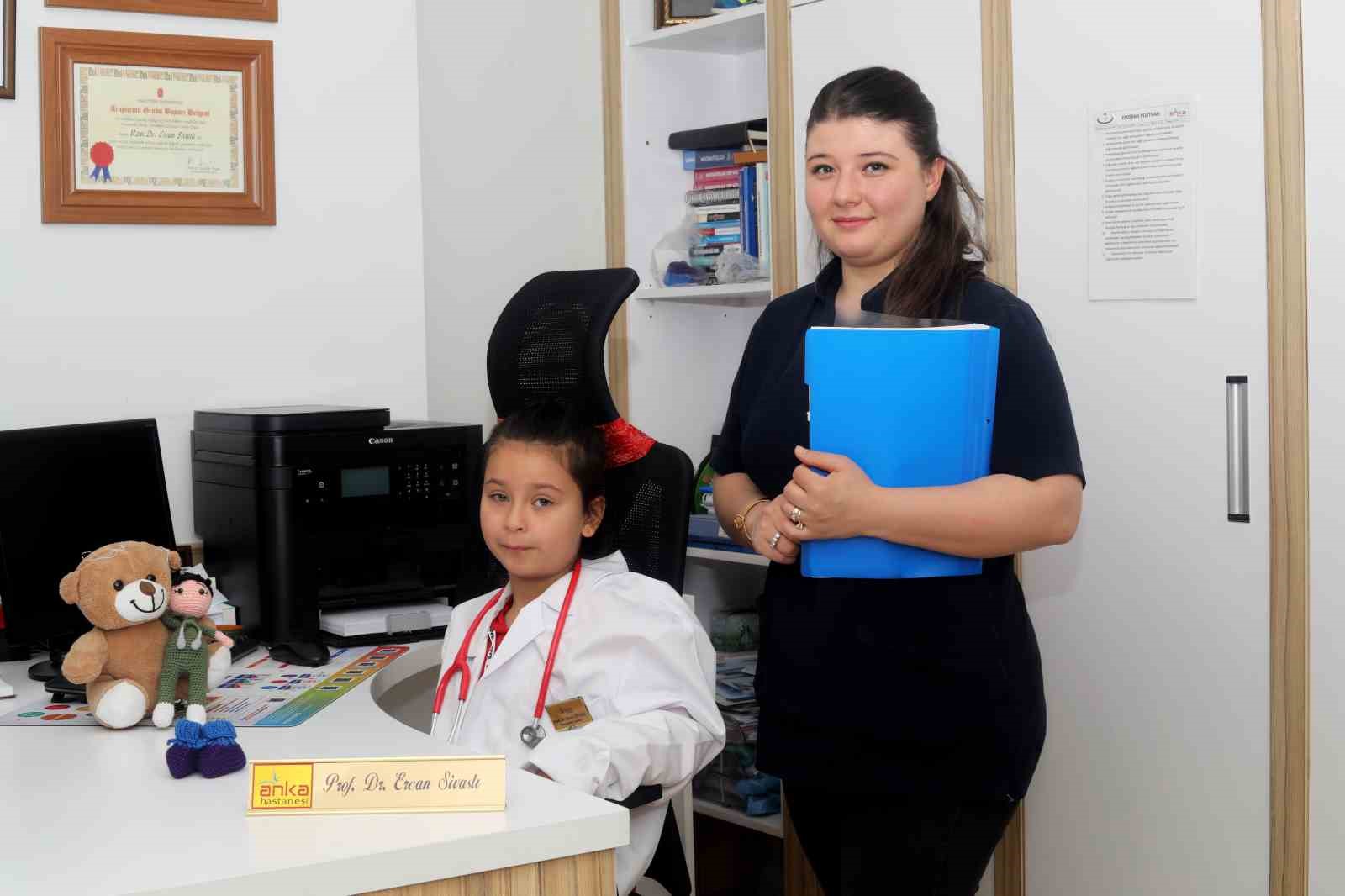 PROF. DR. SİVASLI KOLTUĞUNU NEHİR’E DEVRETTİ