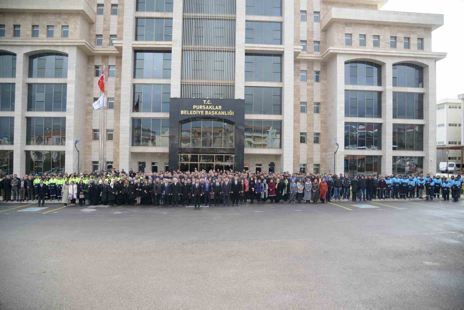 PURSAKLAR BELEDİYE BAŞKANI ERTUĞRUL ÇETİN, BELEDİYE PERSONELİNE BAYRAM İKRAMİYESİ VE