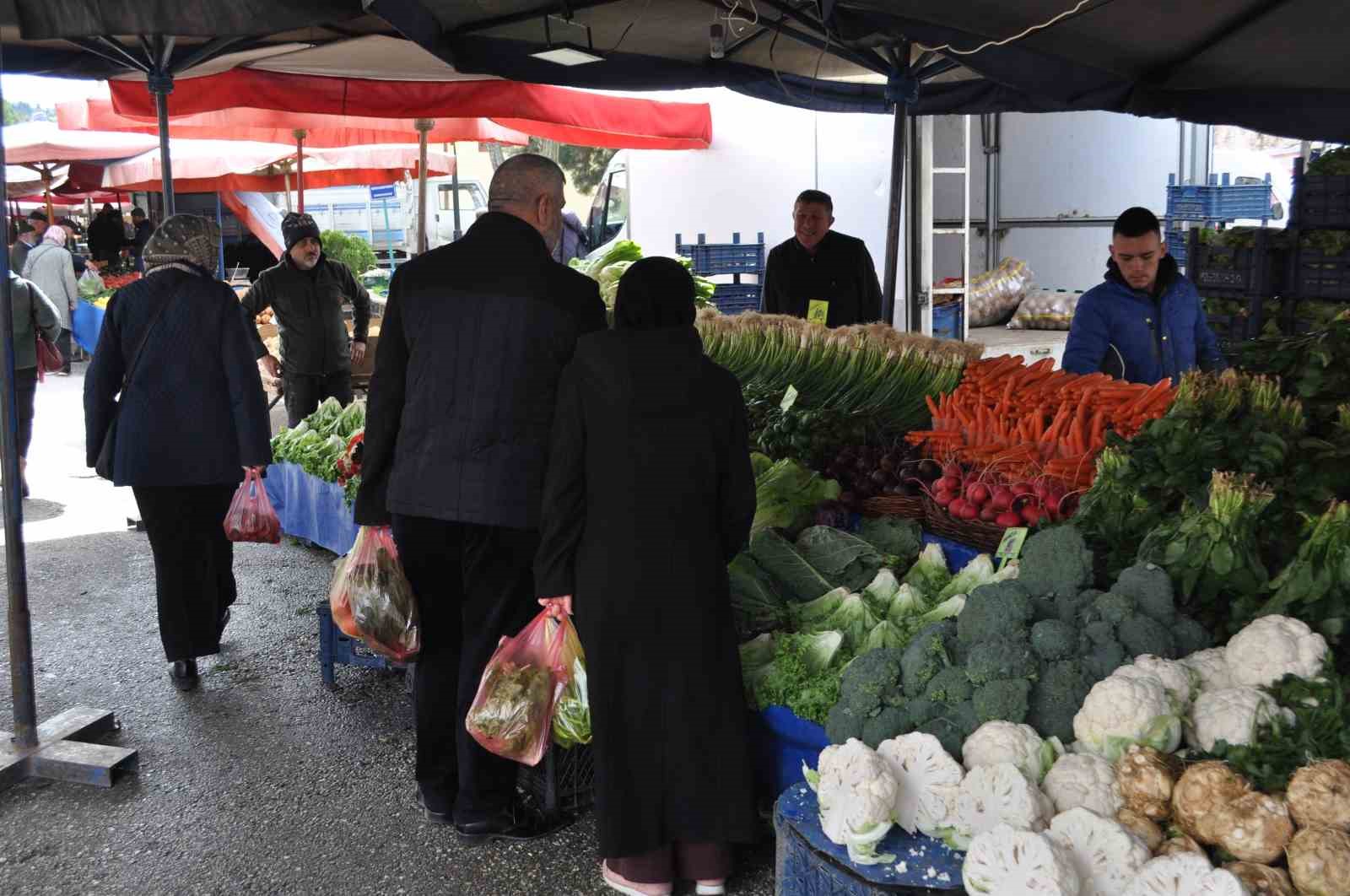 YEŞİLLİĞE RAĞBET GÖSTEREN VATANDAŞLAR