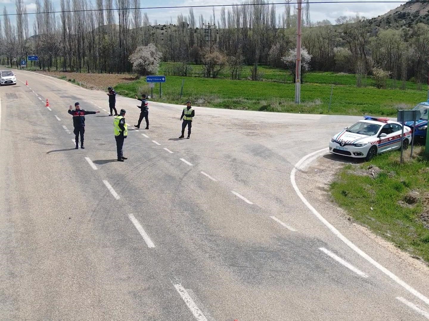 ESKİŞEHİR İL JANDARMA KOMUTANLIĞI RAMAZAN BAYRAMI BOYUNCA TRAFİK YOĞUNLUĞUNUN OLUMSUZ
