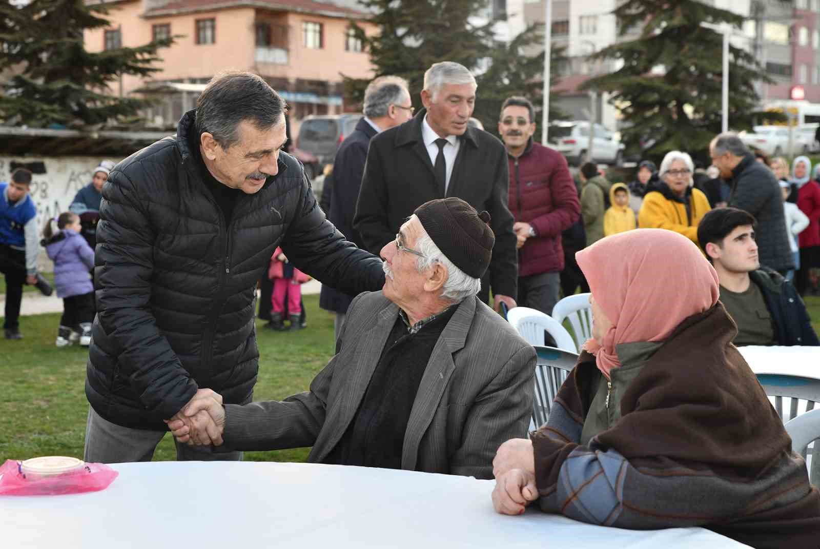 TEPEBAŞI BELEDİYE BAŞKANI DT. AHMET ATAÇ, ÇAMLICA MAHALLESİ’NDE GERÇEKLEŞTİRİLEN İFTAR