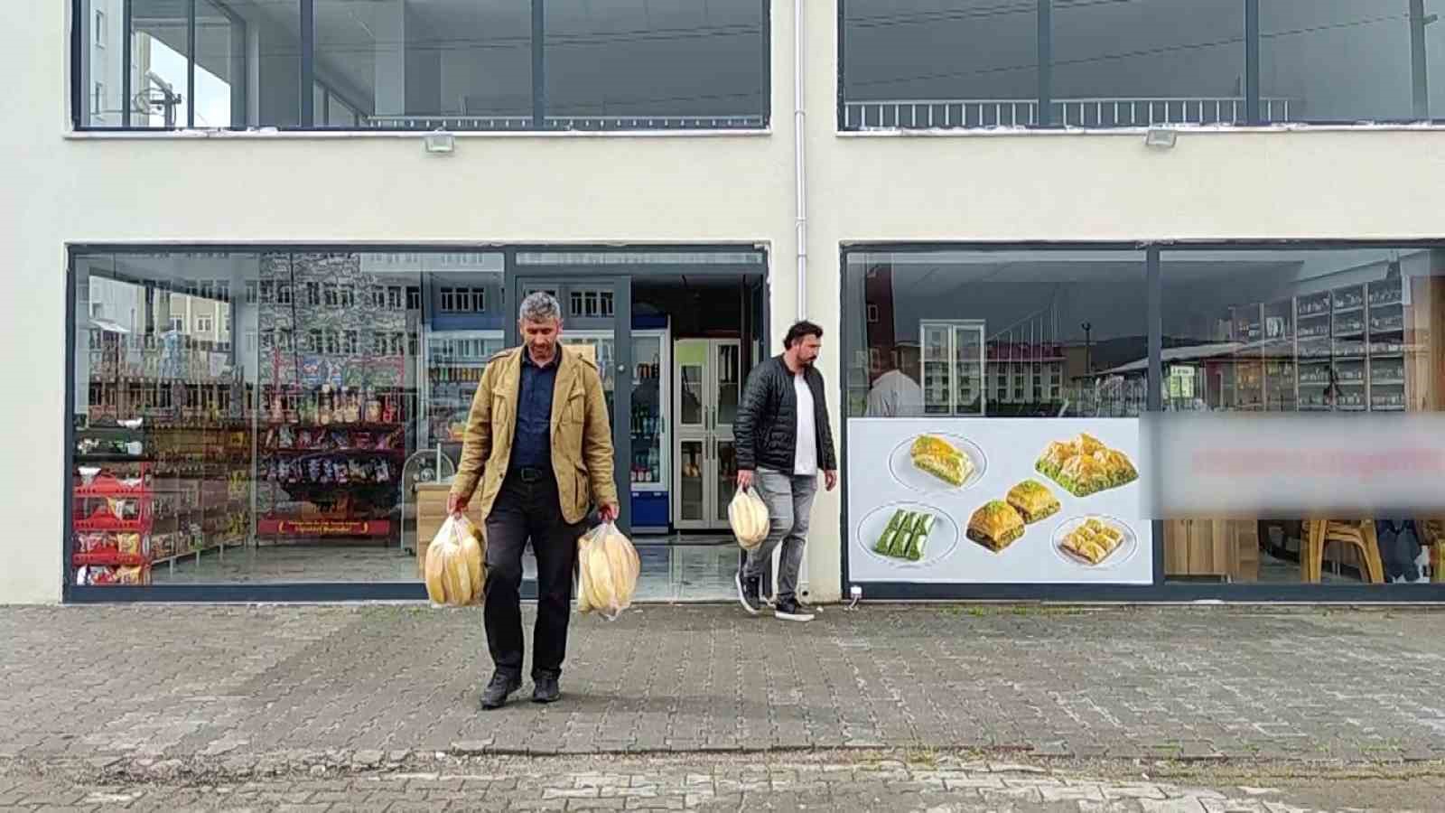 SİVAS’IN ŞARKIŞLA İLÇESİNDE FIRINCILAR ARASINDAKİ REKABET NEDENİYLE BİR ESNAF EKMEĞİN
