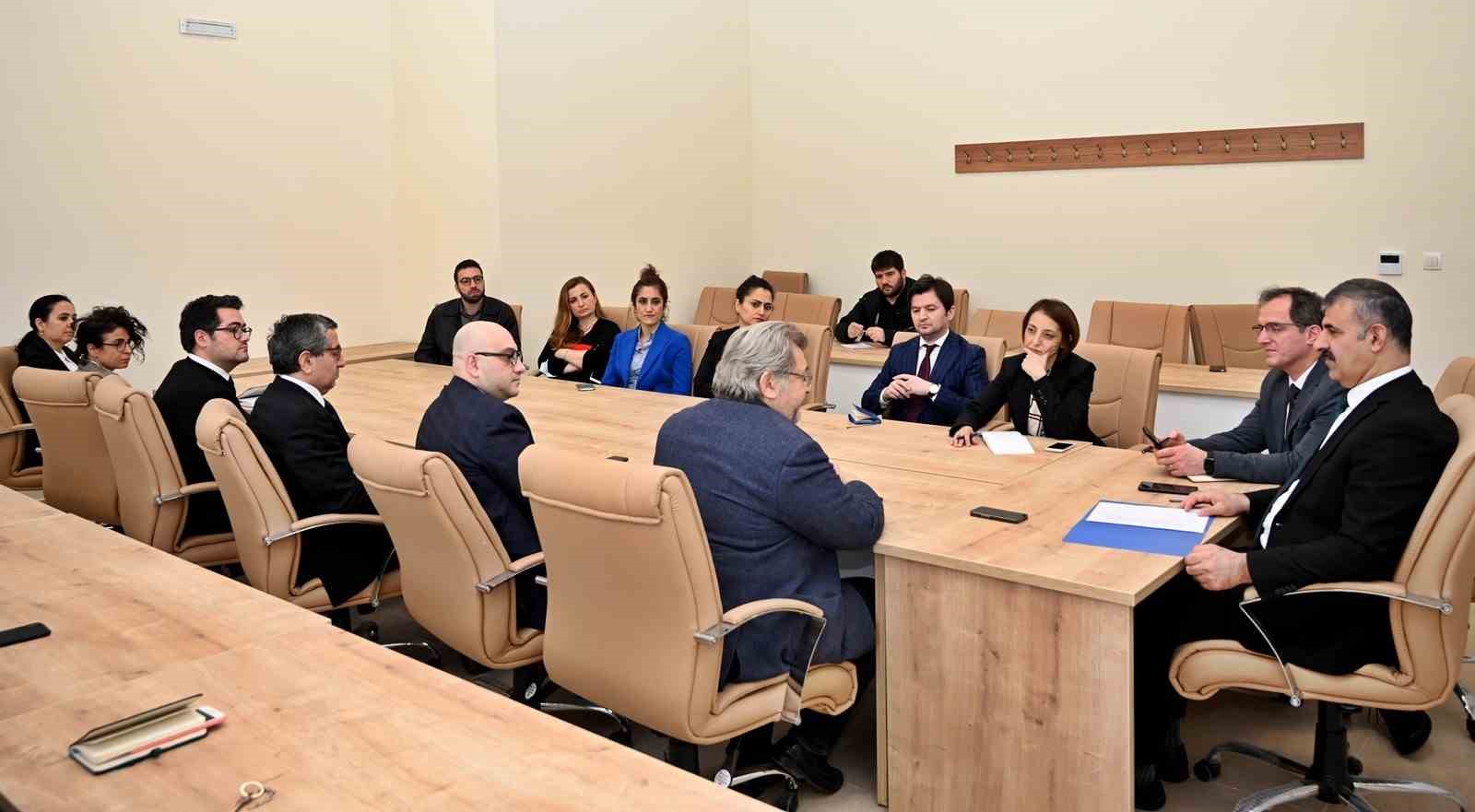 ÇANKIRI KARATEKİN ÜNİVERSİTESİ HUKUK FAKÜLTESİNDEKİ AKADEMİK BİRİM TOPLANTISINA KATILAN REKTÖR