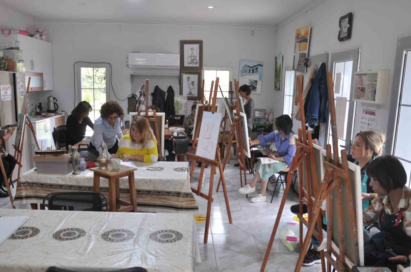 ÇUKUROVA BELEDİYESİ TARAFINDAN BÜLENT ECEVİT SANAT PARKI’NDA VERİLEN SANAT KURSLARI,