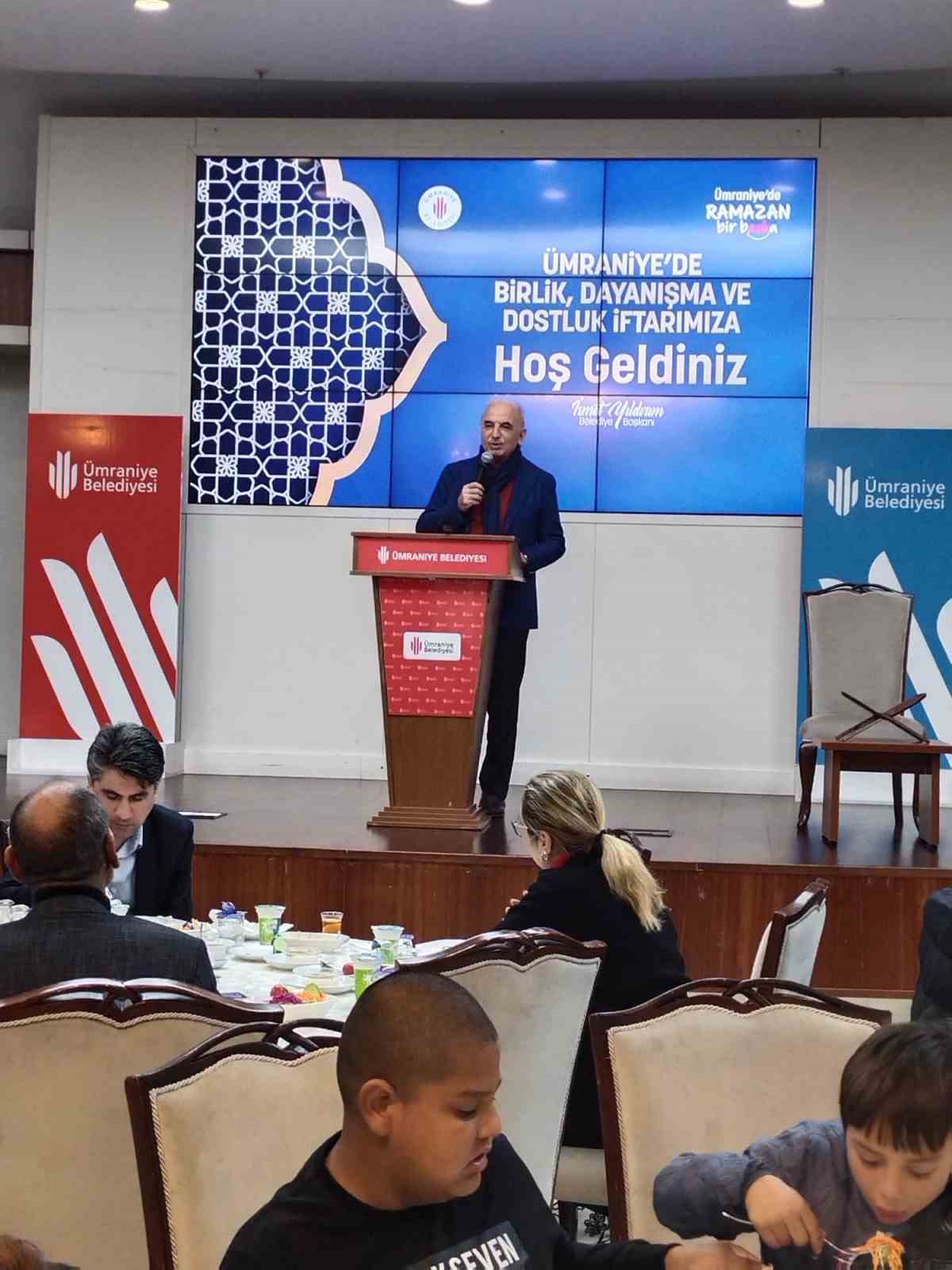 ROMANLAR ÜMRANİYE BELEDİYESİ’NİN İFTAR YEMEĞİNDE BULUŞTU