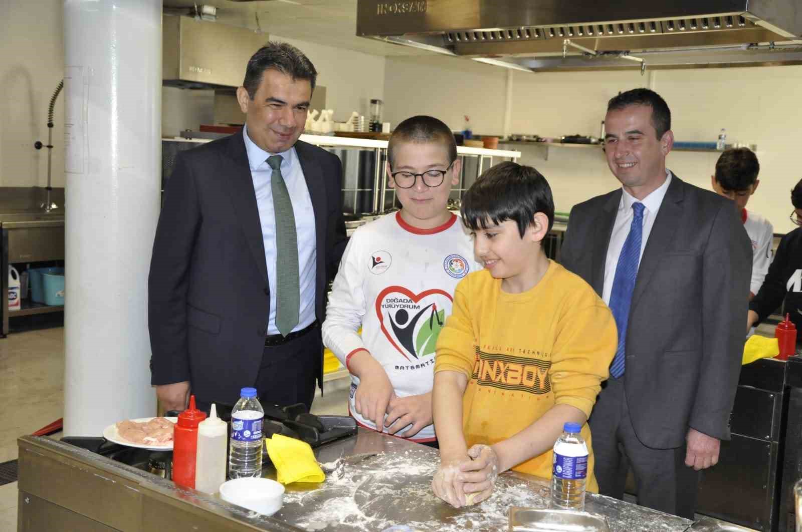 SAFRANBOLU VİLAYETLER BİRLİĞİ ORTAOKULU ÖĞRETMEN VE ÖĞRENCİLERİNCE YÜRÜTÜLEN "DOĞADA YÜRÜYORUM