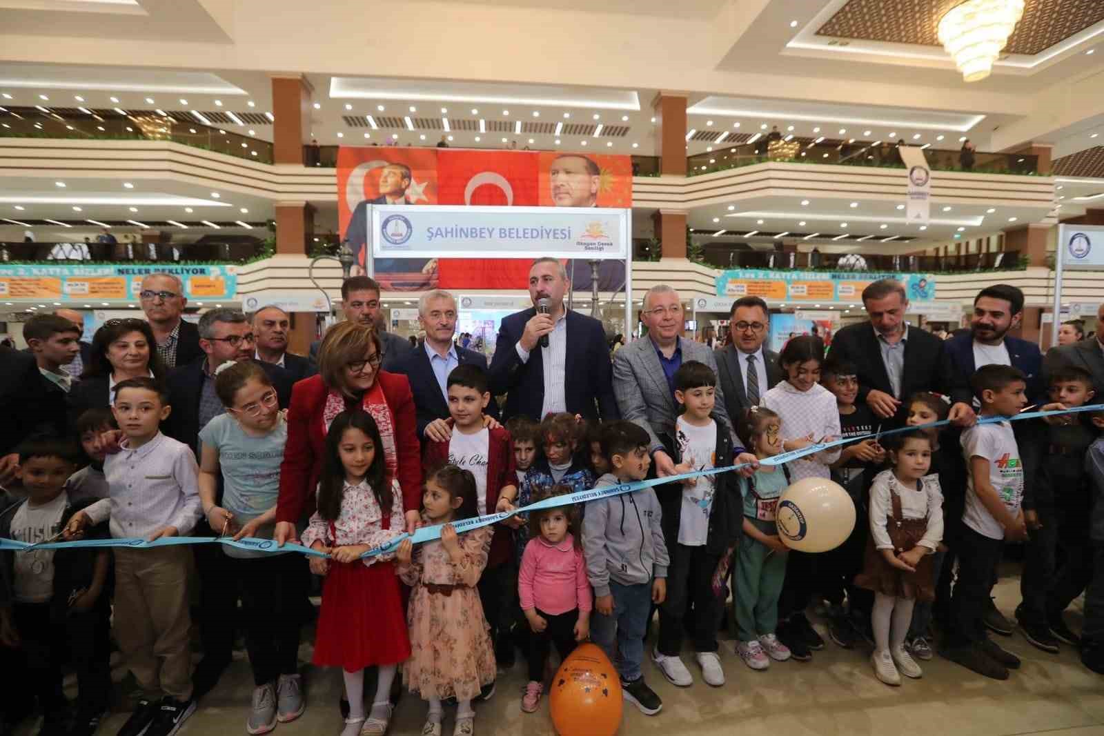 ŞAHİNBEY BELEDİYESİ TARAFINDAN DÜZENLENEN VE 8 GÜN SÜRECEK OLAN KİTAP