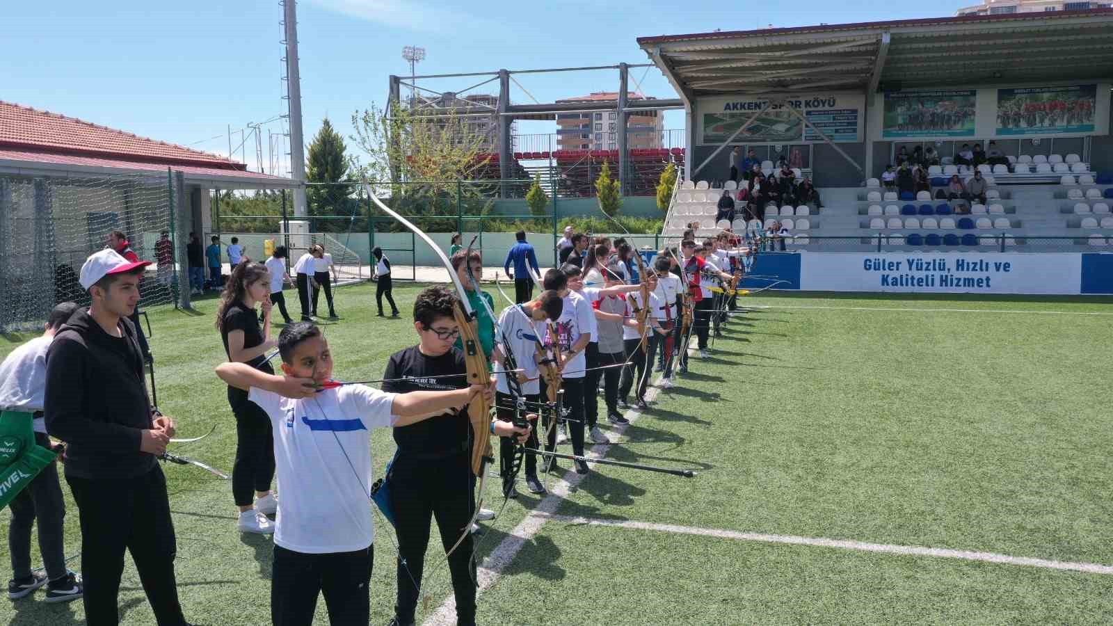 ŞAHİNBEY BELEDİYESİ OKÇULUK TURNUVASI DÜZENLEDİ