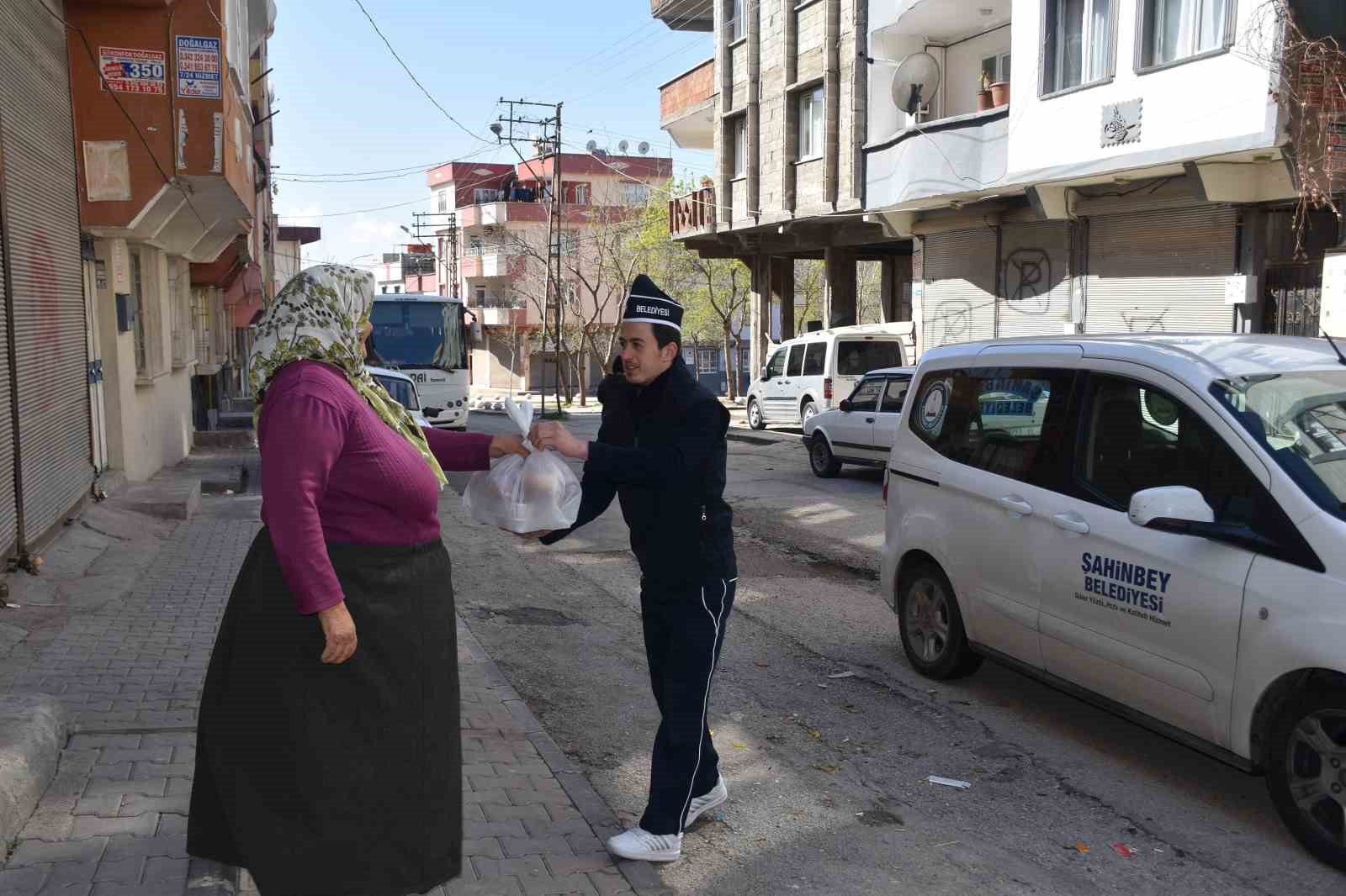 HER YIL RAMAZAN AYINDA ON BİNLERCE VATANDAŞA ŞIH MEYDANI’NDA İFTAR