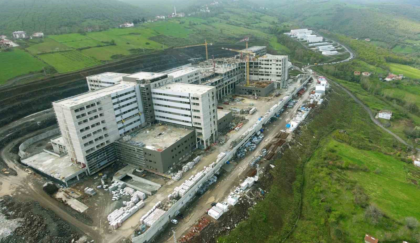 DIŞ CEPHE KAPLAMALARI TAKILMAYA BAŞLANAN SAMSUN'UN EN BÜYÜK SAĞLIK YATIRIMI