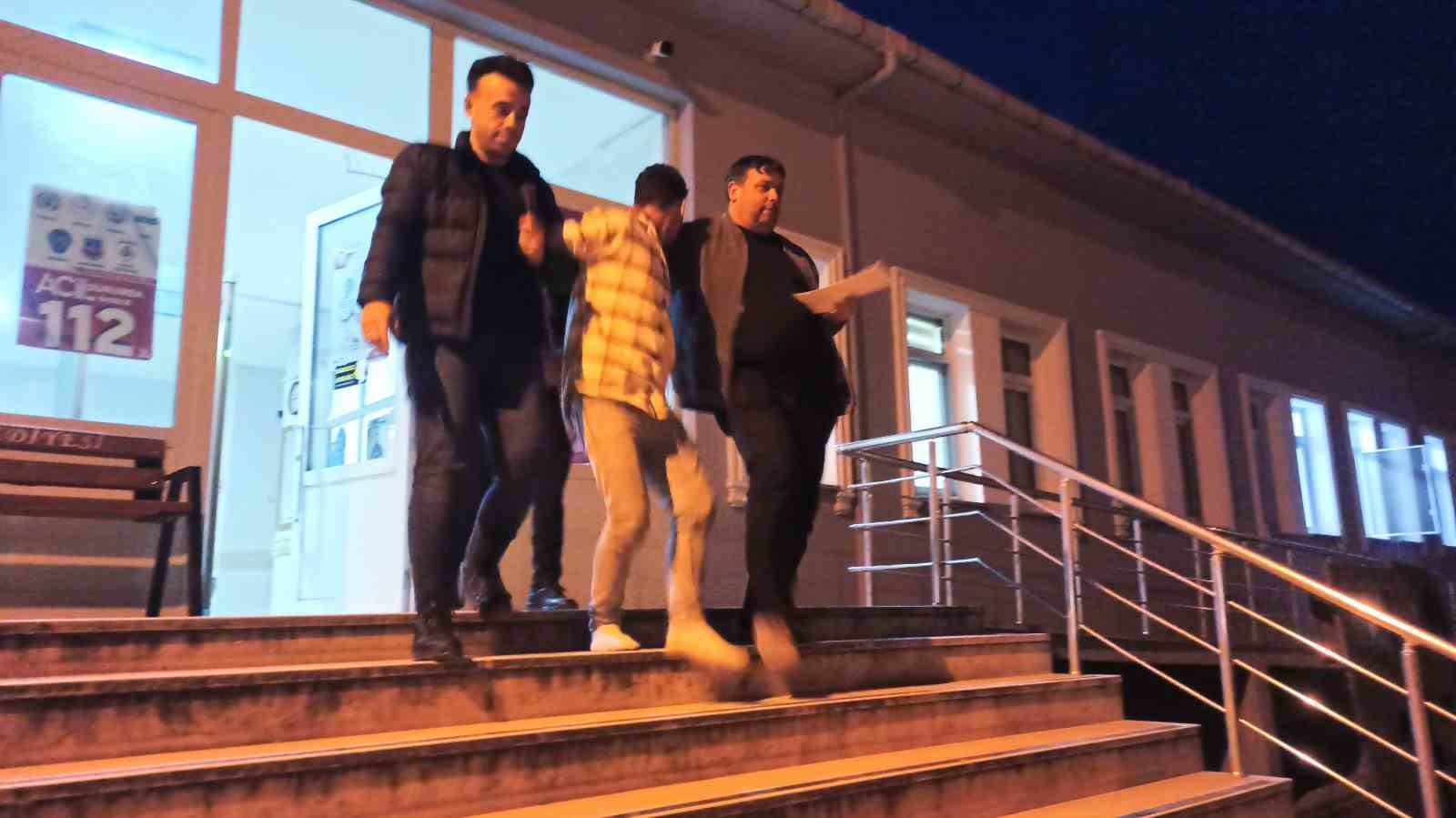 SAMSUN'UN BAFRA İLÇESİNDE BİR KİŞİYİ GASP ETTİKTEN SONRA DEMİR SOPAYLA