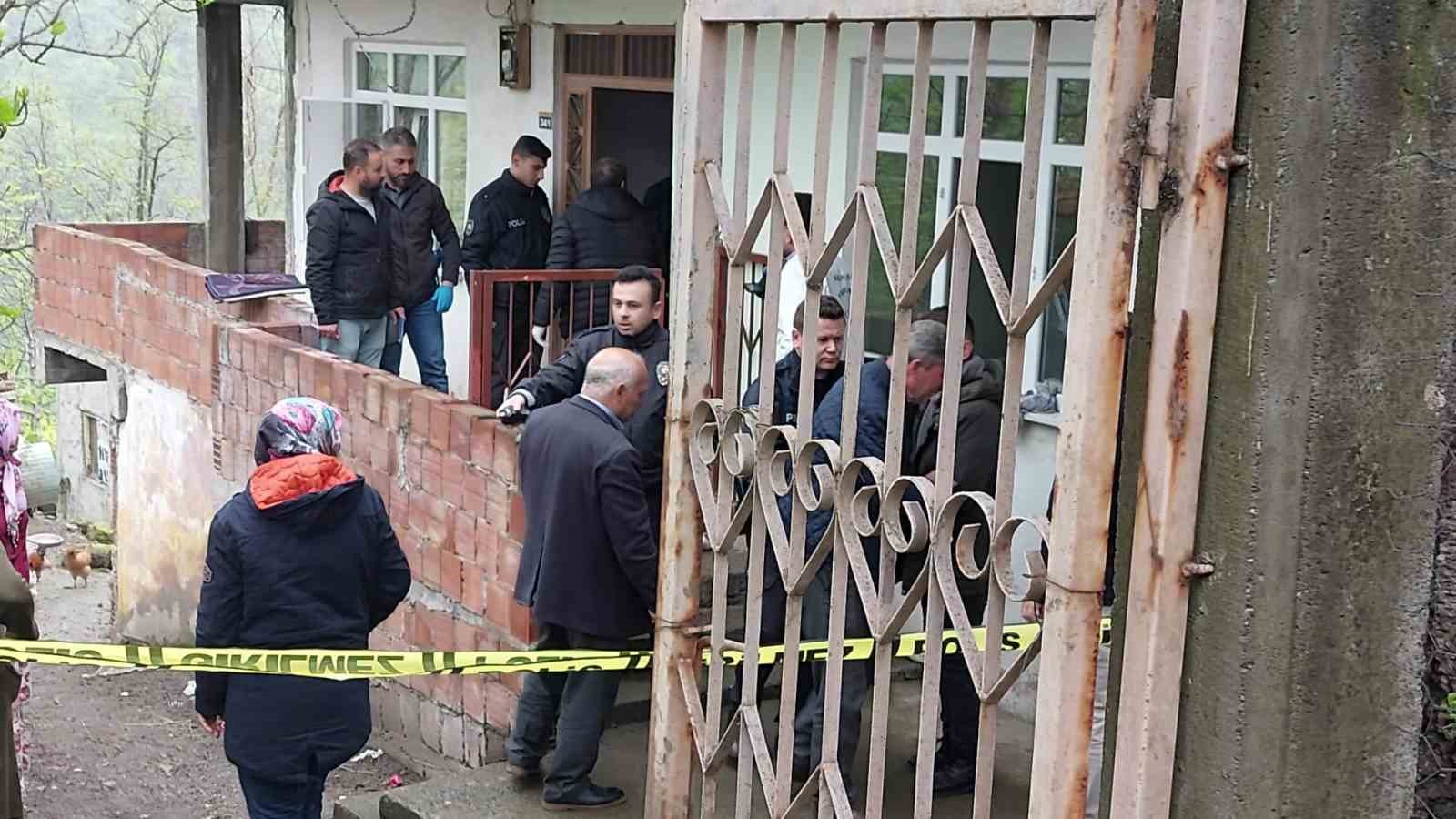 SAMSUN'DA MÜSTAKİL BİR EVDE ÇIKAN YANGINDA DUMANDAN ETKİLENEN BİR KİŞİ