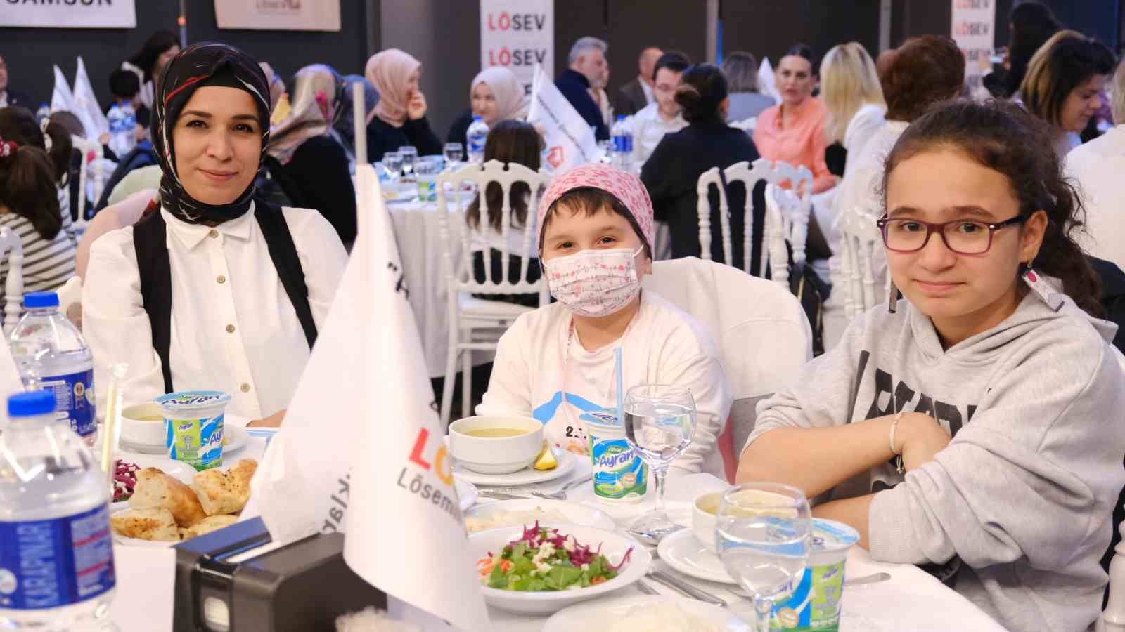 LÖSEMİ VE KANSER HASTALARINA AYNİ VE NAKDİ YARDIM ULAŞTIRAN LÖSEMİLİ