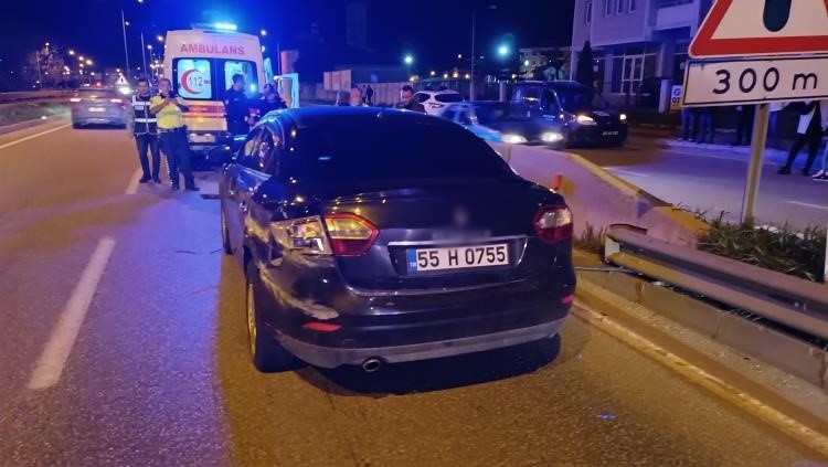 SAMSUN’DA KONTROLDEN ÇIKAN ARAÇ BARİYERLERE ÇARPTI: 3 YARALI