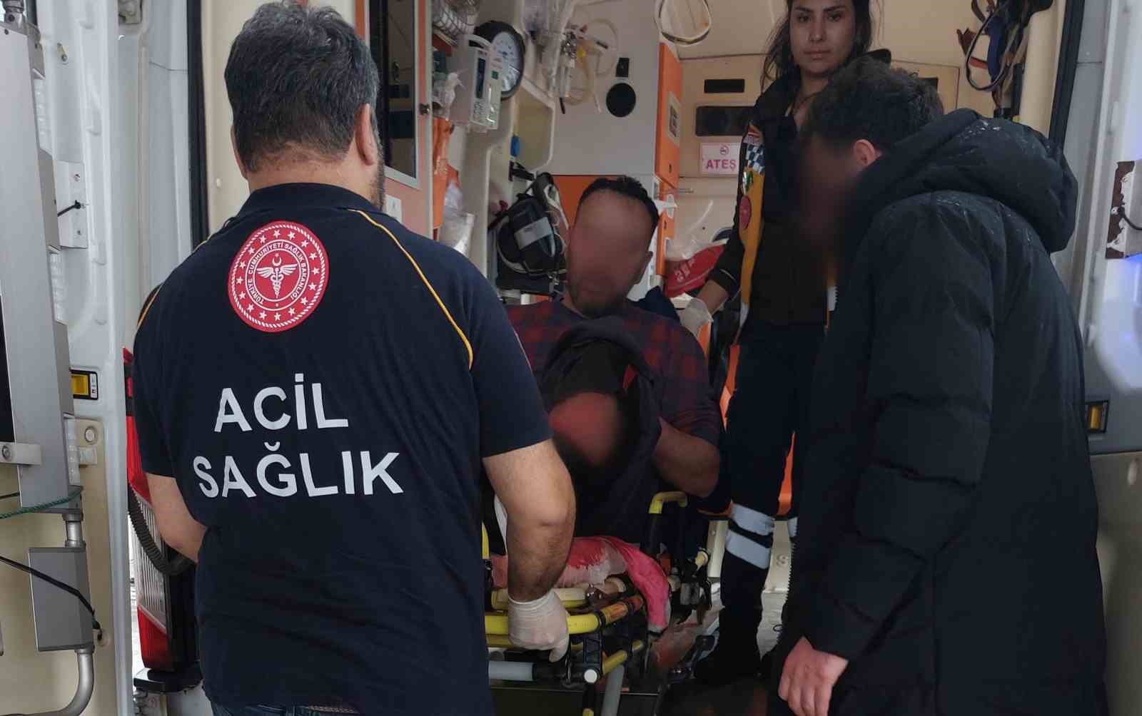 SİLAHLI SALDIRIYA UĞRAYAN F.G.(42) AMBULANSLA HASTANEYE KALDIRILDI.