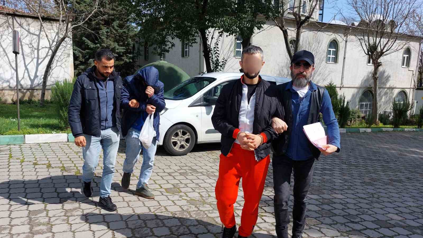 SAMSUN'DA 2 KİŞİ NARKOTİK POLİSİNİN TAKİBİ SONUCU UYUŞTURUCU TİCARETİNDEN GÖZALTINA