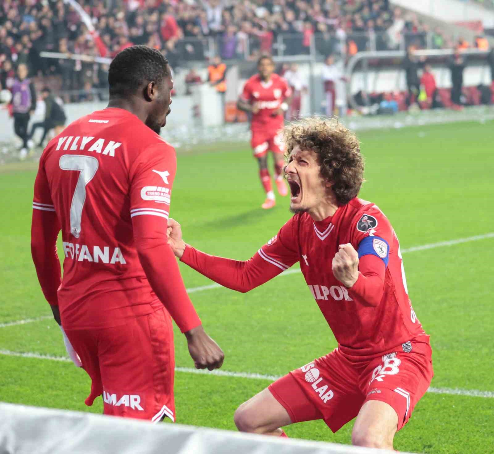 SAMSUNSPOR, LİGDE KALAN HAFTALARDA 3 PUAN ALIRSA DİĞER RAKİPLERİNİN ALACAĞI