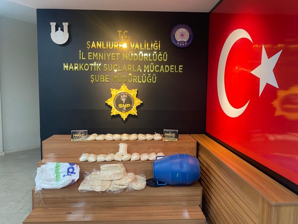 ŞANLIURFA’DA POLİSİN TAKİBİ SONUCU 10 KİLO 100 GRAM METAMFETAMİN MADDESİ