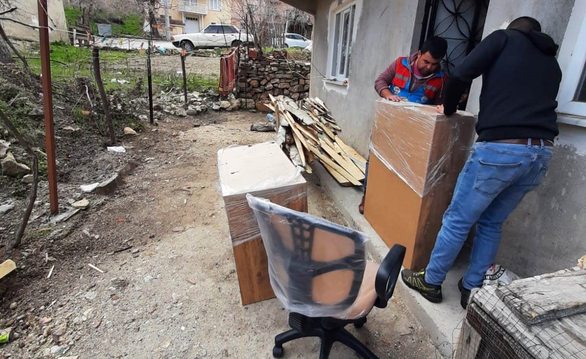 ŞAPHANE KAYMAKAMLIĞINDAN İHTİYAÇ SAHİBİ ÖĞRENCİLERE EĞİTİM DESTEĞİ