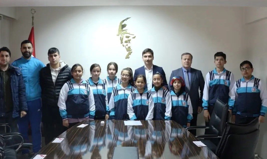 ŞAPHANE’DE DERECEYE GİREN ÖĞRENCİLER ÖDÜLLENDİRİLDİ