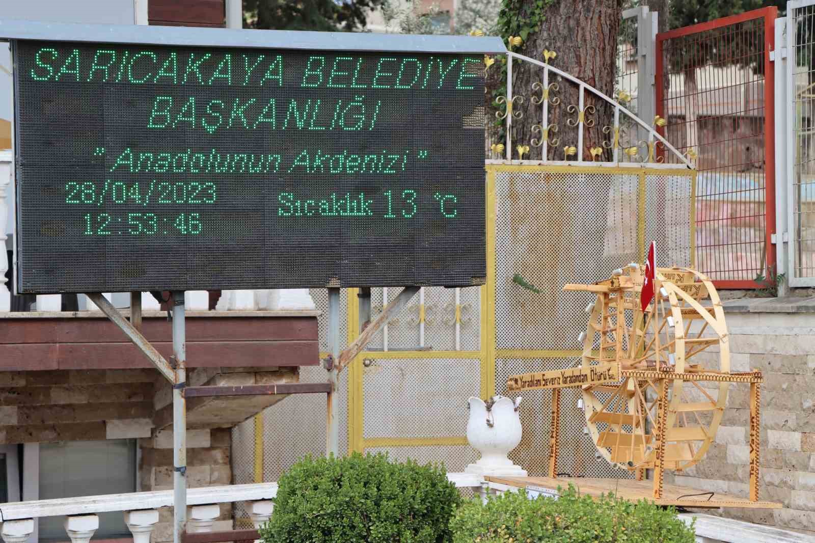 ESKİŞEHİR'İN SOĞUKTAN DONDUĞU GÜN SARICAKAYA'DA TERMOMETRELER 13 DERECEYİ GÖSTERDİ.
