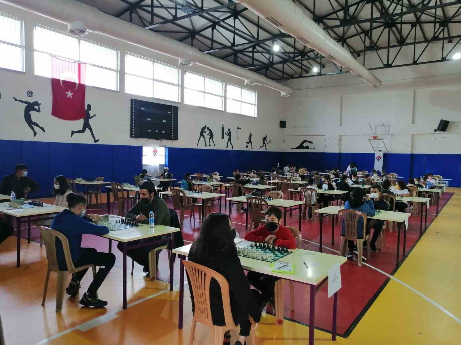 ANTALYA'NIN GAZİPAŞA İLÇESİNDEN DEPREM BÖLGESİNE GÖREVLENDİRİLEN VE 2 AYDIR AFET