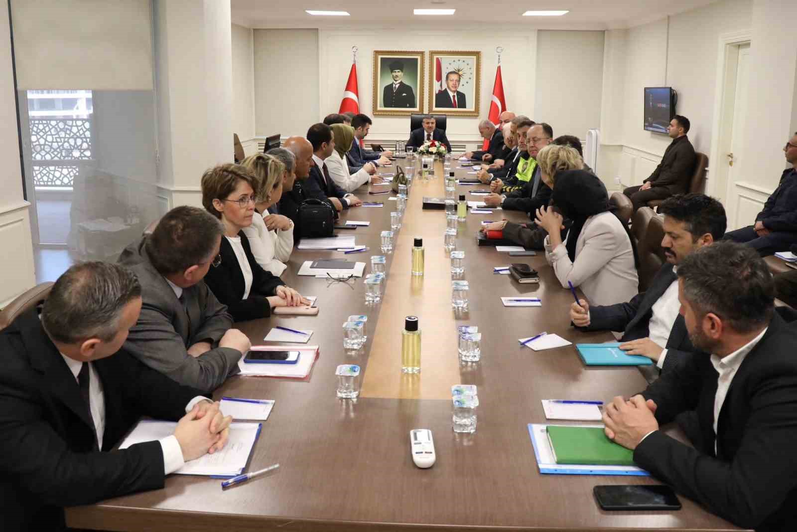 DÜZCE'DE, CUMHURBAŞKANI VE 28. DÖNEM MİLLETVEKİLİ GENEL SEÇİMİNDE HUZUR VE