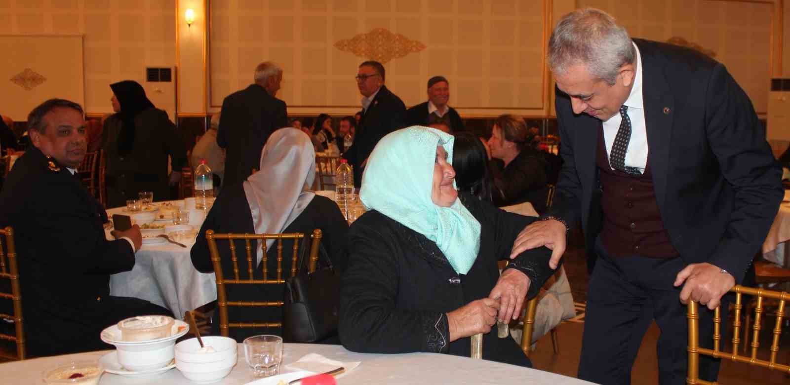ALAŞEHİR KAYMAKAMLIĞI ALAŞEHİR’DEKİ ŞEHİT YAKINLARI VE GAZİLERE İFTAR YEMEĞİ VERDİ.