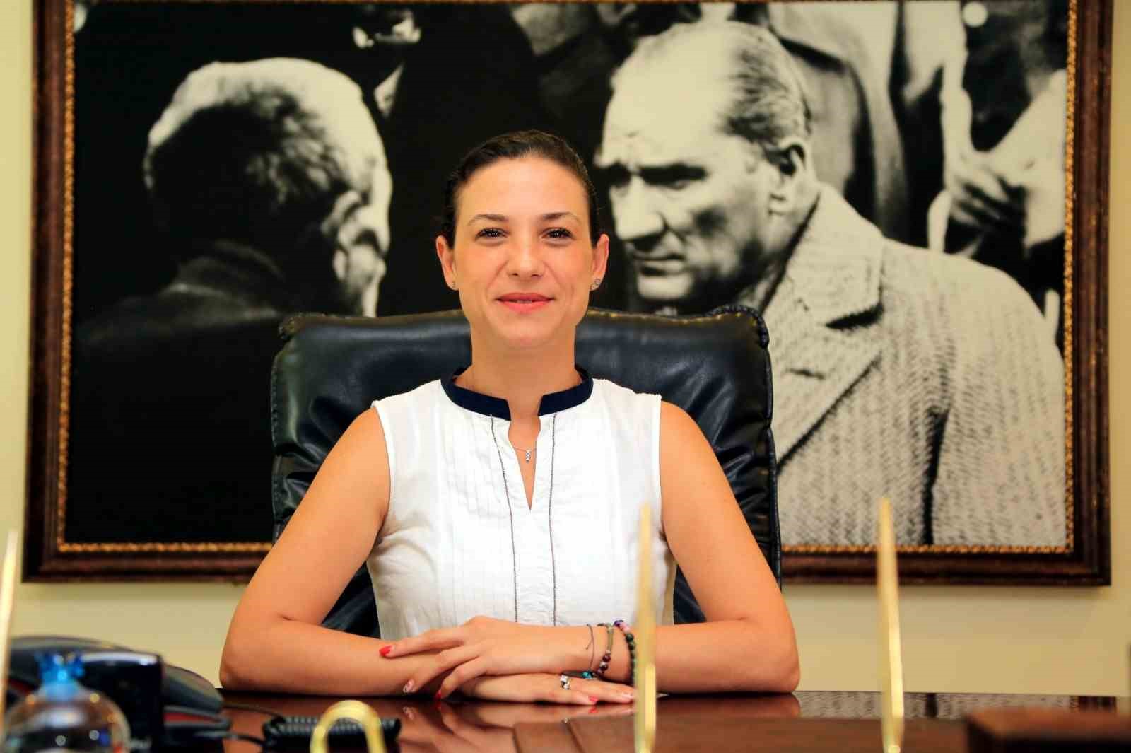 SELÇUK BELEDİYE BAŞKANI FİLİZ CERİTOĞLU SENGEL, SELÇUK BELEDİYESİ’NDE ÇALIŞAN İŞÇİLERLE