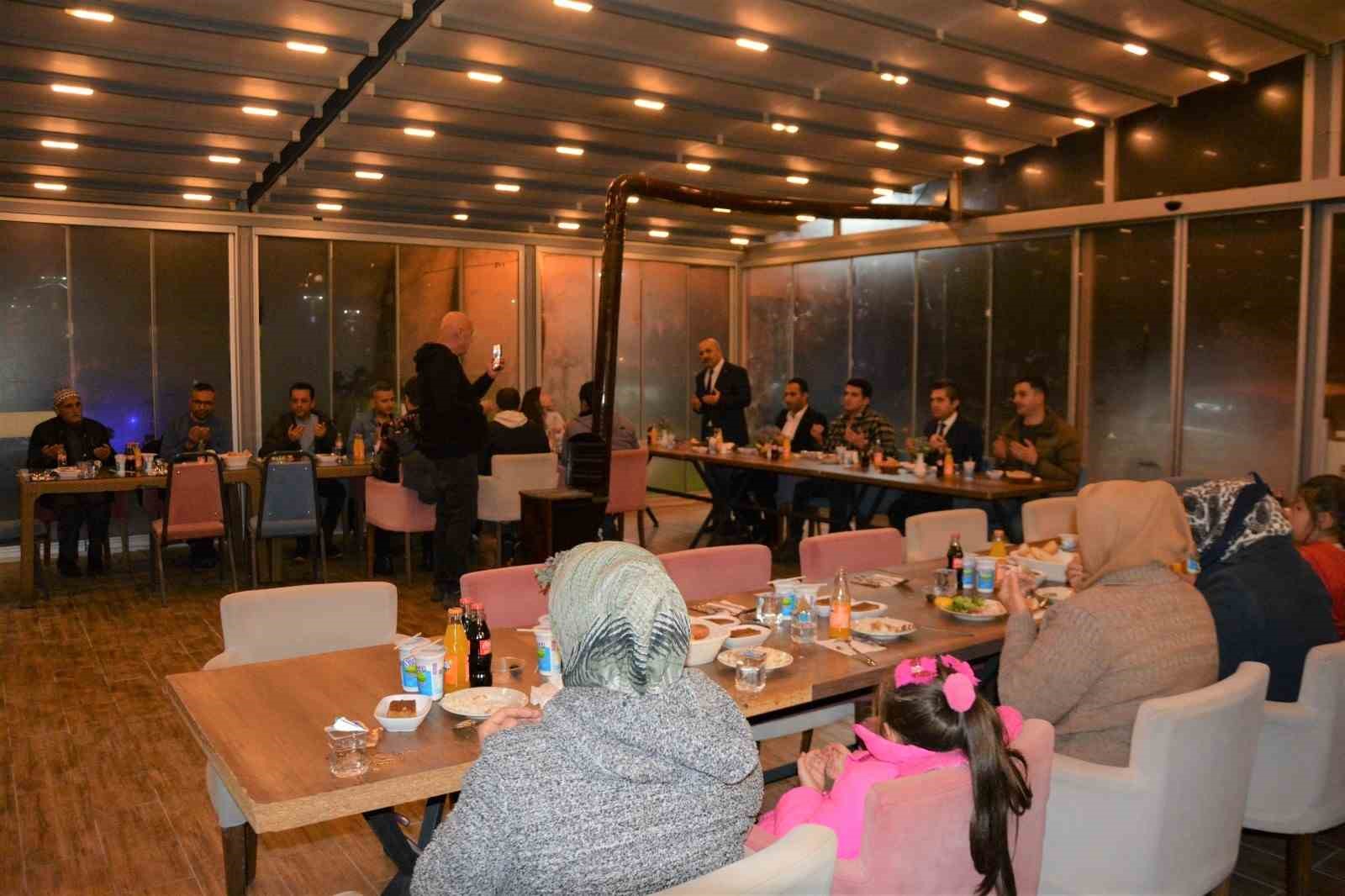 MANİSA'NIN SELENDİ KAYMAKAMLIĞI TARAFINDAN DÜNYA YETİMLER GÜNÜ DOLAYISIYLA DÜZENLENEN İFTAR
