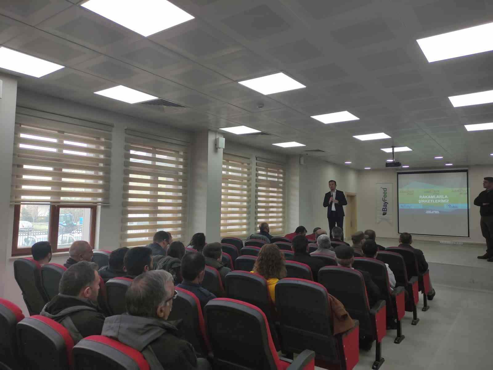 SELİM'DE "HAYVAN BESLEME VE BESLENME HASTALIKLARI" KONUSUNDA BİLGİLENDİRME TOPLANTISI DÜZENLENDİ(KARS-İHA)