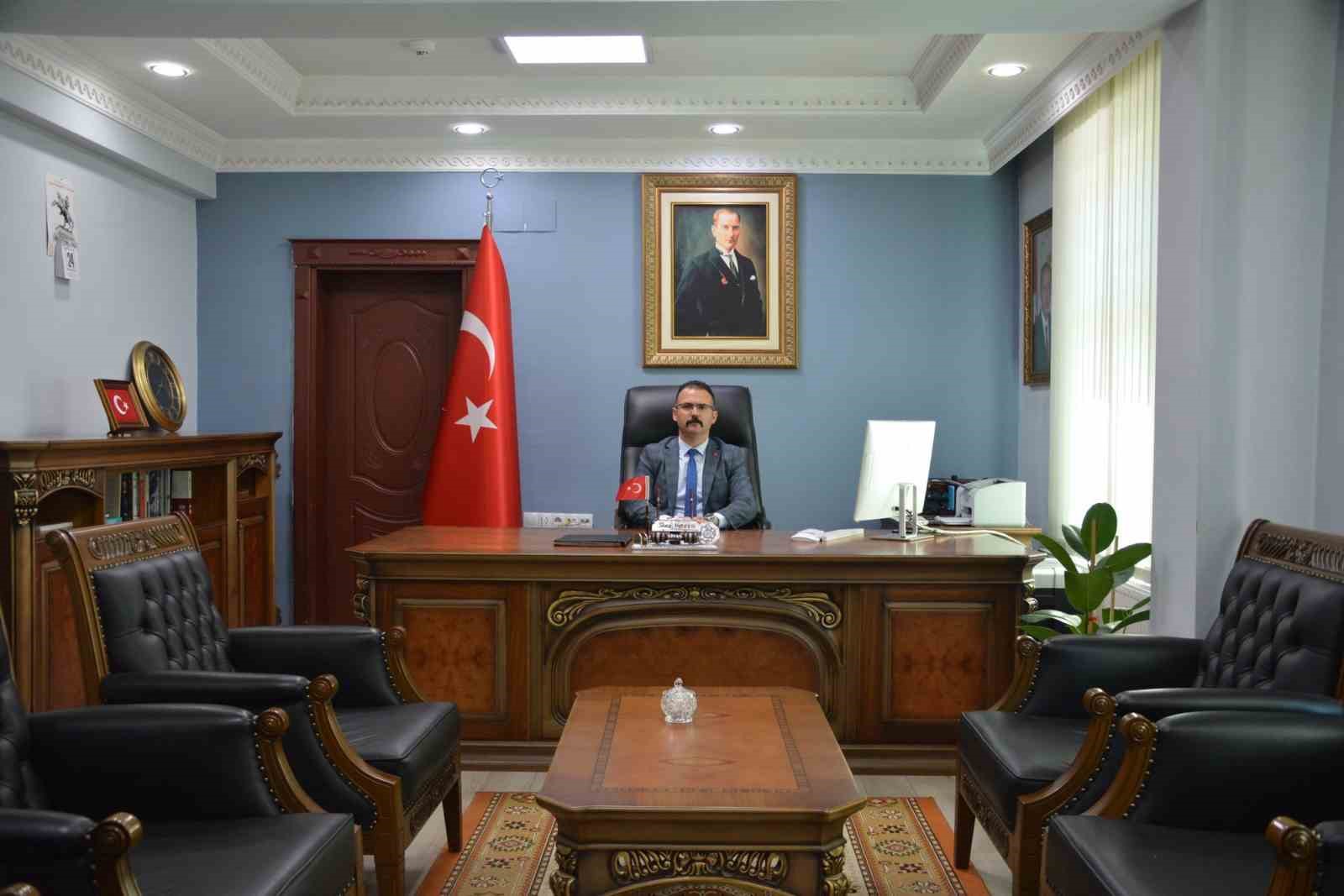 BAYBURT’UN DEMİRÖZÜ KAYMAKAMI ALİ EKBER ATEŞ, HAKKARİ’NİN ŞEMDİNLİ KAYMAKAMLIĞINA ATANDI.