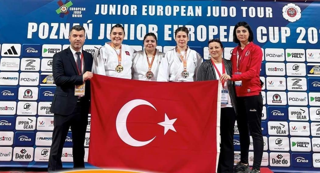 YUNUSEMRE BELEDİYESPOR'UN MİLLİ JUDOCUSU ŞEYDA NUR ÇİÇEK, POLONYA'DA DÜZENLENEN GENÇLER