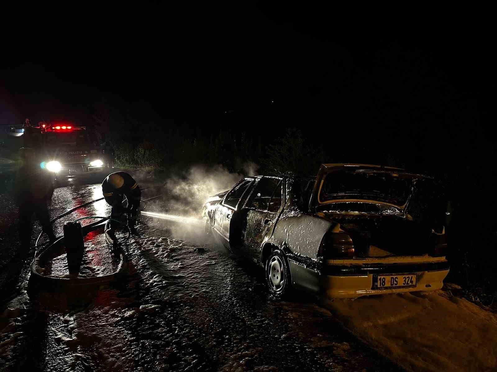 KASTAMONU’NUN İNEBOLU İLÇESİNDE SEYİR HALİNDEKİ OTOMOBİLDE YANGIN ÇIKTI. MOTOR KISMI