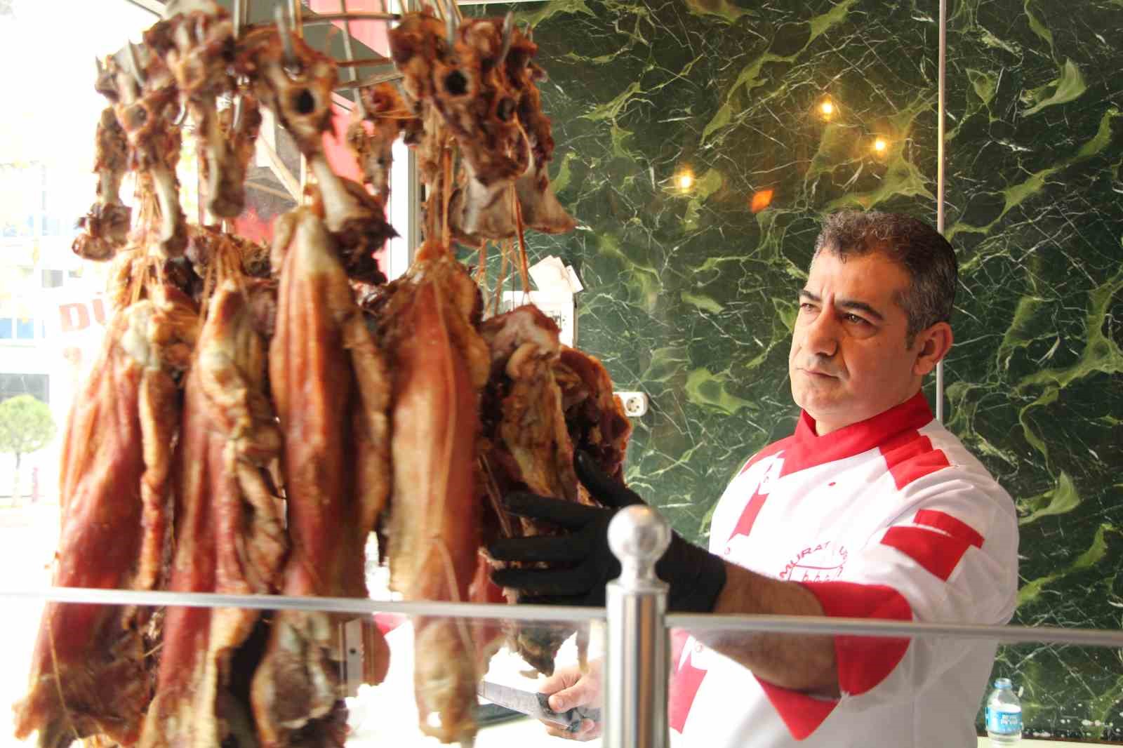 BÜRYAN USTASI MURAT KAYAALP, 3 METRE DERİNLİĞİNDE VE BİR METRE