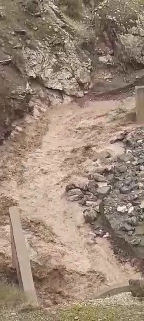 SİİRT’İN PERVARİ İLÇESİNE BAĞLI ÇOBANÖREN KÖYÜNDE ETKİLİ OLAN YAĞIŞLAR DERELERİN