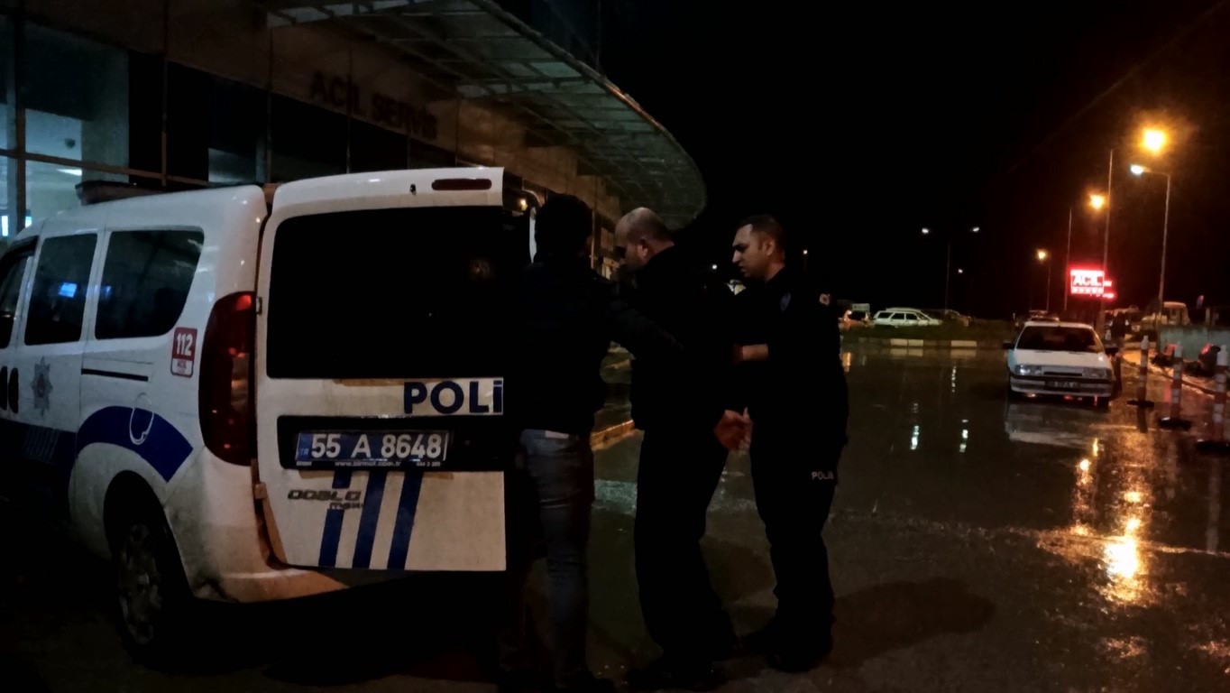 SAMSUN’UN BAFRA İLÇESİNDE ANNESİNİ SİLAHLA YARALAYAN ŞAHIS POLİS EKİPLERİNCE YAKALANARAK