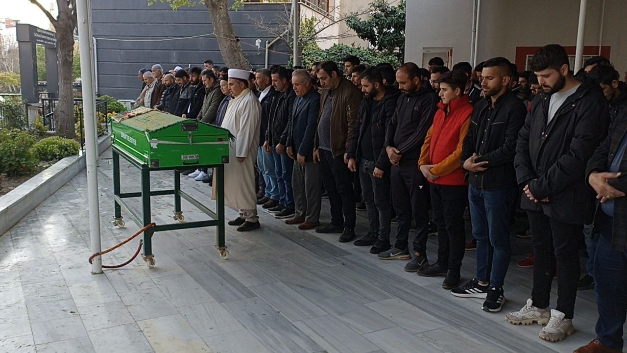BALIKESİR’İN EDREMİT İLÇESİNDE KAHVEHANEDE İKİ GRUP ARASINDA ÇIKAN KAVGADA POMPALI